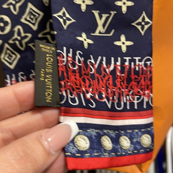 Louis Vuitton Twilly - Picture 2 of 5